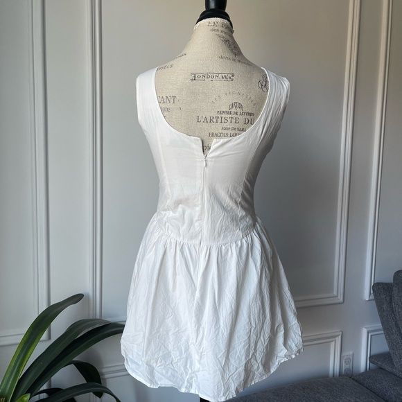 Elegant White lace mini Dress - Picture 4 of 10